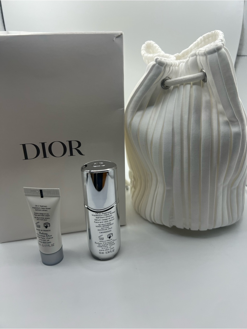 Dior Capture Totale Set in White and Silver with Pleated Drawstring Pouch - Picture 2 of 2